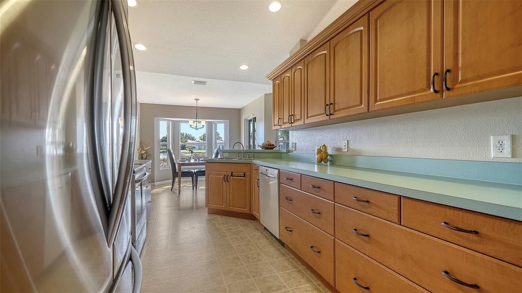 合同活跃: $399,000 (3 贝兹, 2 浴室, 1827 平方英尺)