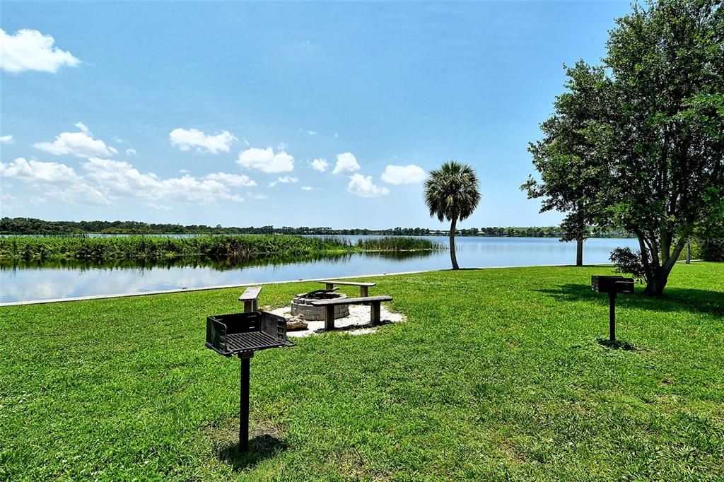 合同活跃: $399,000 (3 贝兹, 2 浴室, 1827 平方英尺)