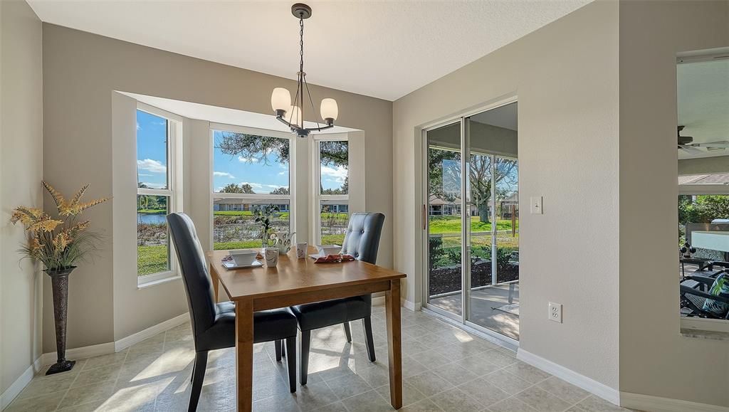 合同活跃: $399,000 (3 贝兹, 2 浴室, 1827 平方英尺)