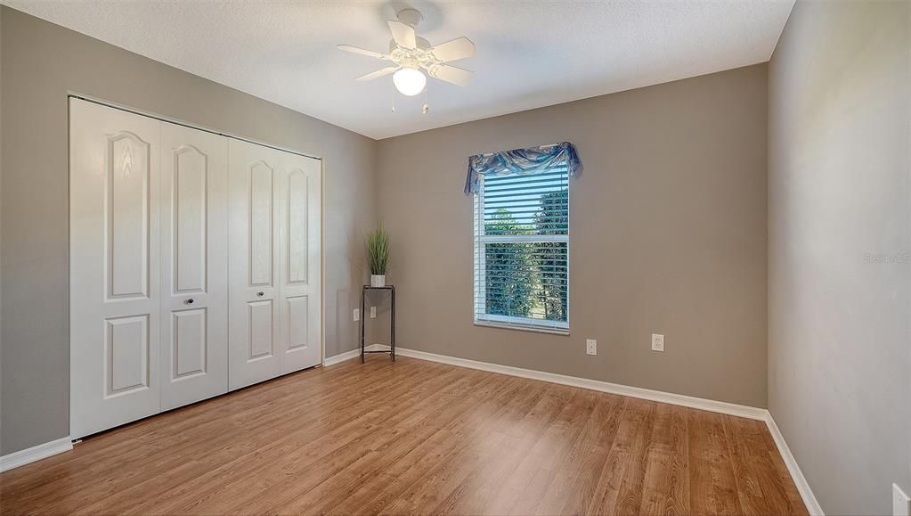 合同活跃: $399,000 (3 贝兹, 2 浴室, 1827 平方英尺)