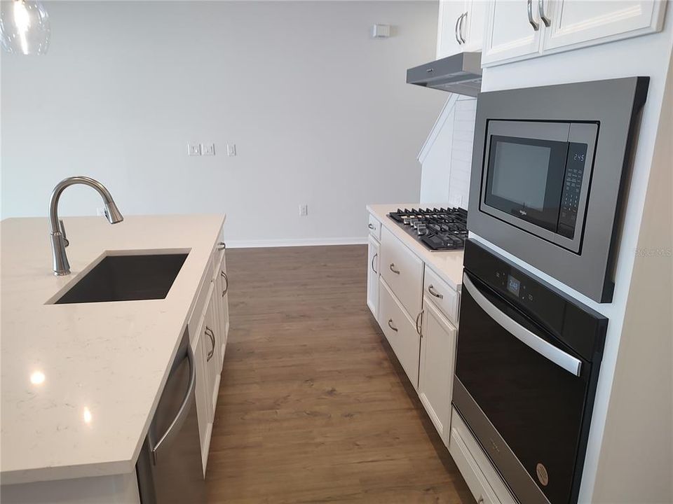 For Rent: $2,695 (3 beds, 2 baths, 1844 Square Feet)