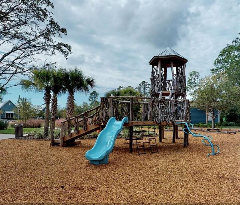 For Rent: $2,695 (3 beds, 2 baths, 1844 Square Feet)