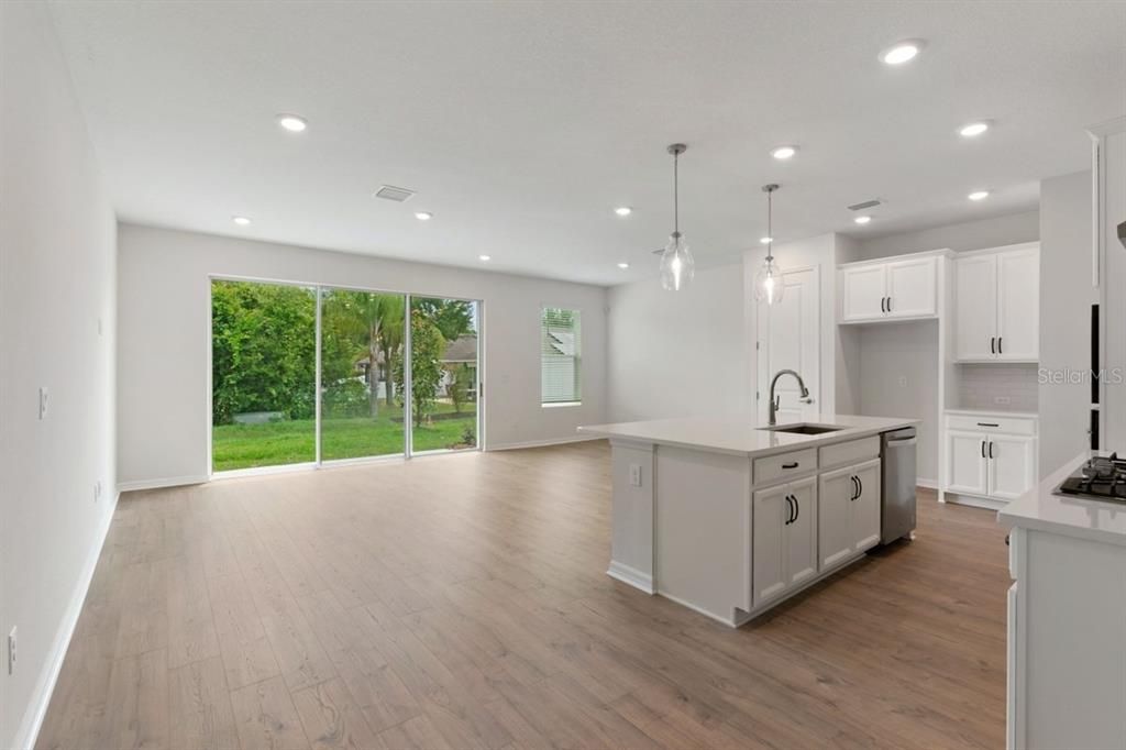 For Rent: $2,695 (3 beds, 2 baths, 1844 Square Feet)