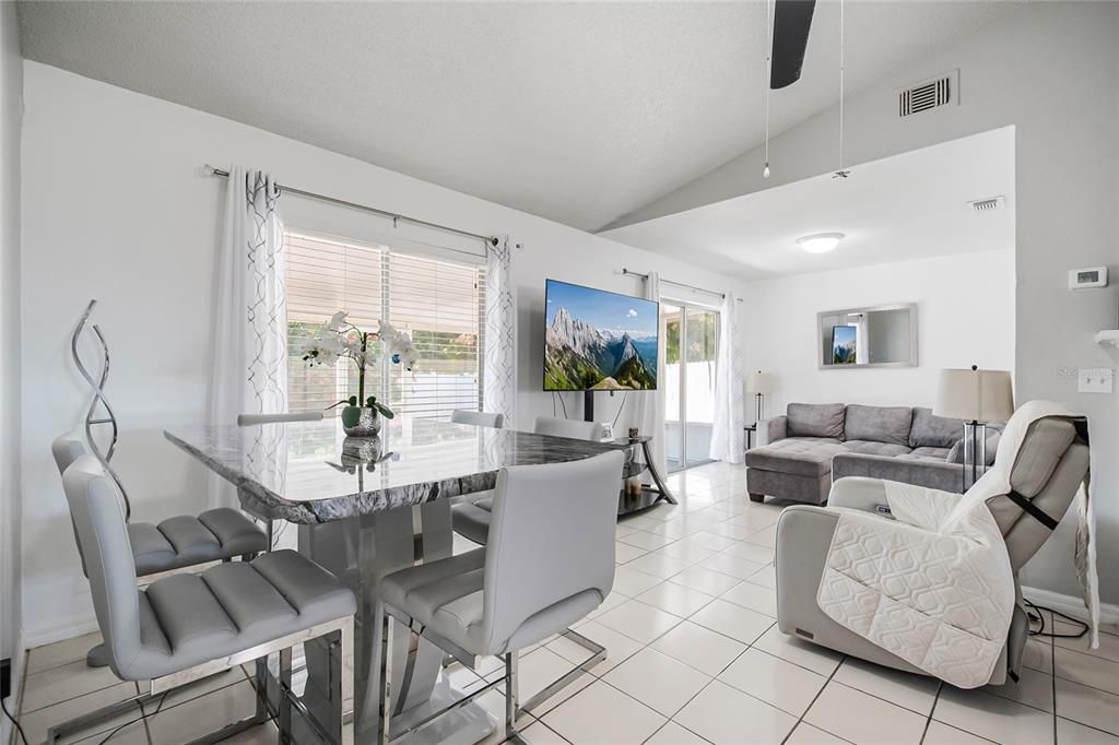 Activo con contrato: $299,900 (3 camas, 2 baños, 1232 Pies cuadrados)