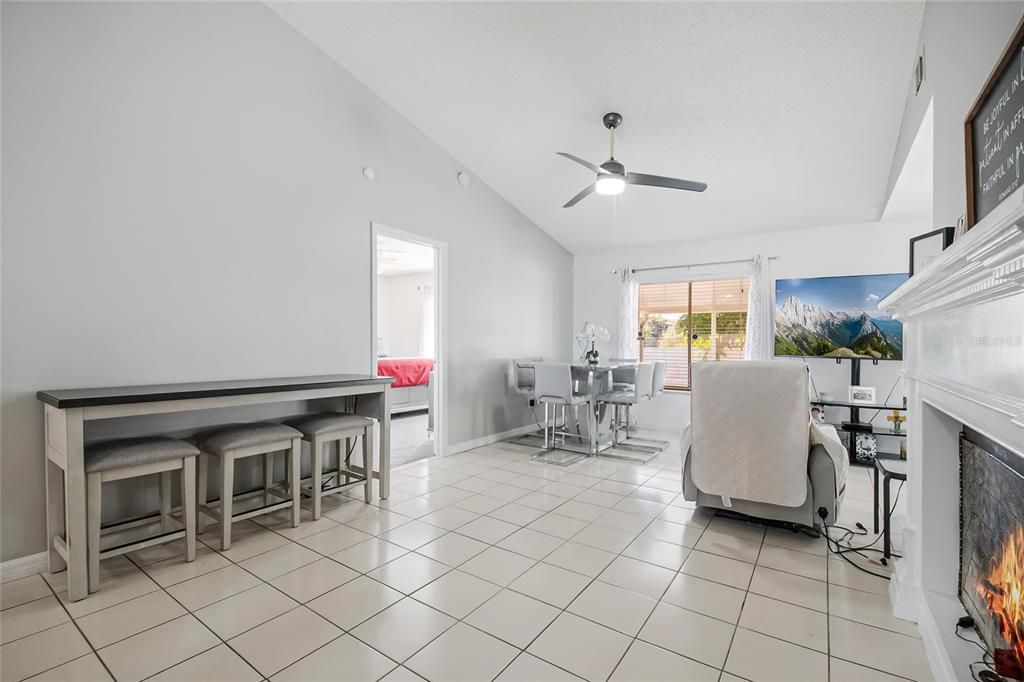 Activo con contrato: $299,900 (3 camas, 2 baños, 1232 Pies cuadrados)