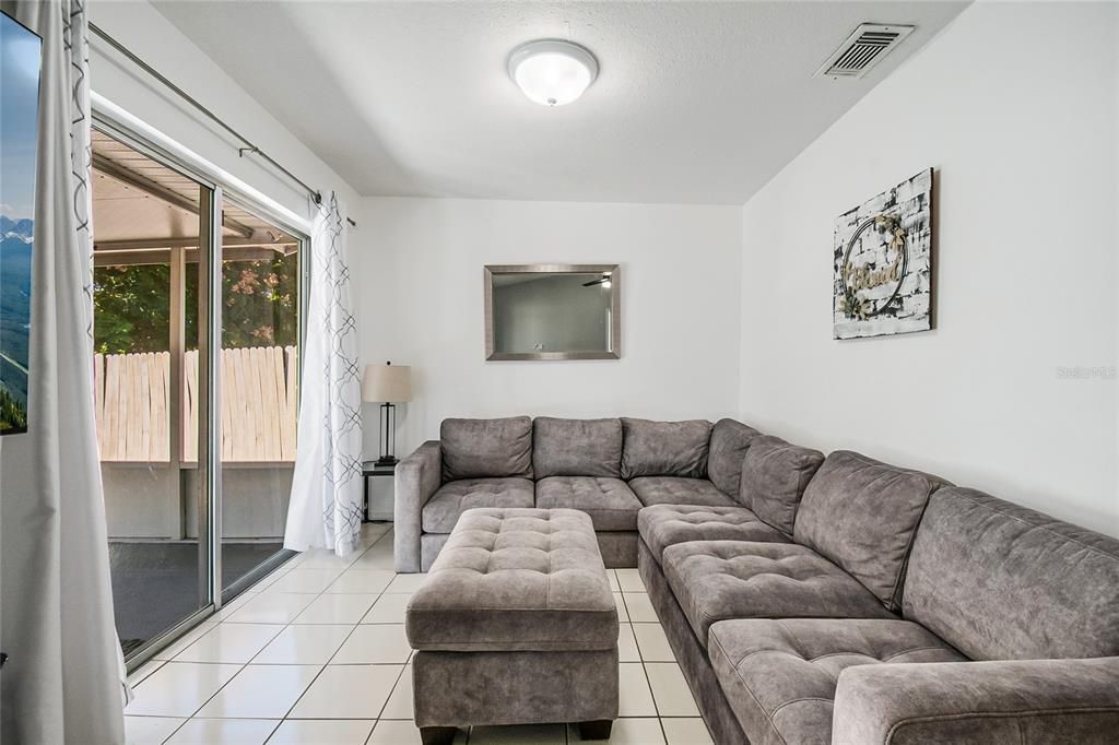 Activo con contrato: $299,900 (3 camas, 2 baños, 1232 Pies cuadrados)