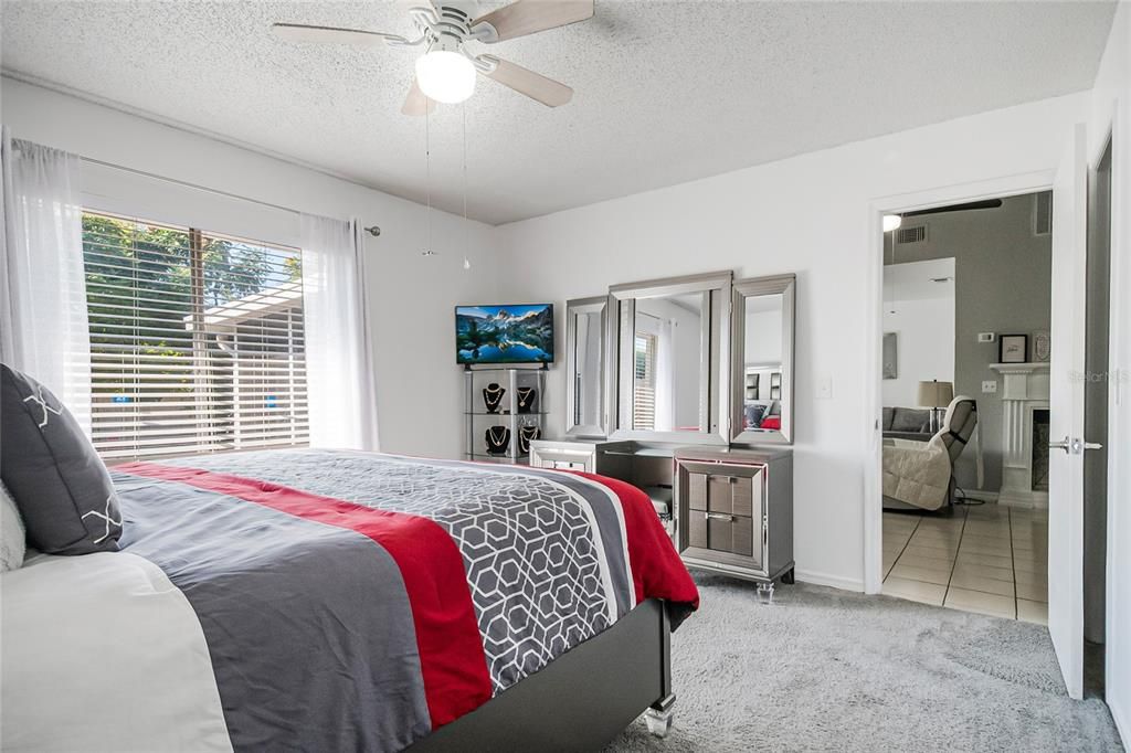 Activo con contrato: $299,900 (3 camas, 2 baños, 1232 Pies cuadrados)