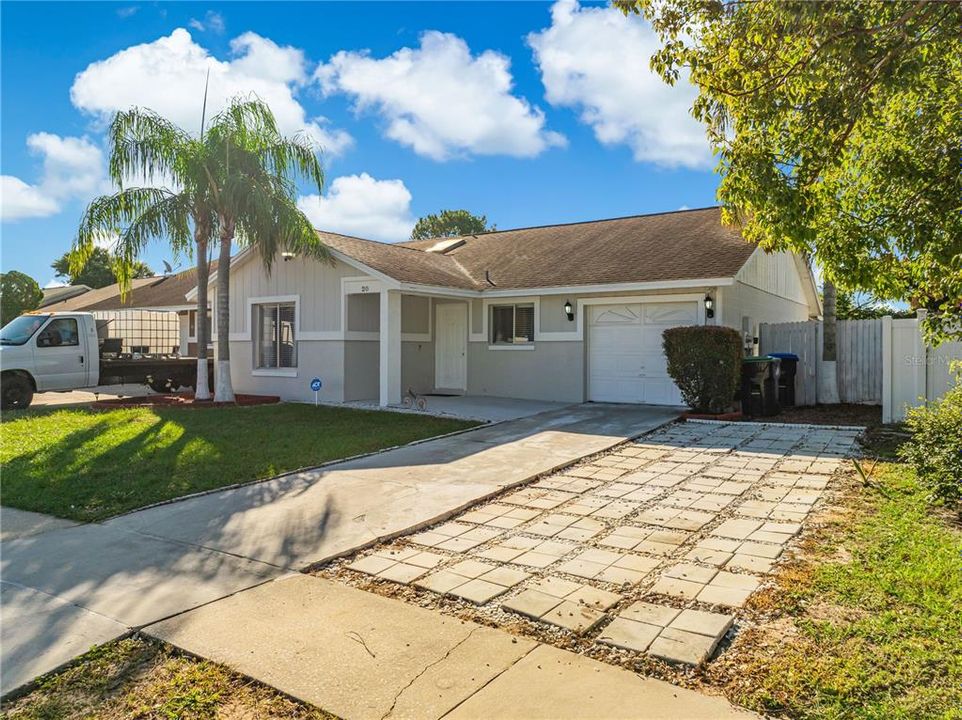 Activo con contrato: $299,900 (3 camas, 2 baños, 1232 Pies cuadrados)