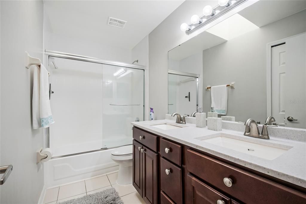 Activo con contrato: $299,900 (3 camas, 2 baños, 1232 Pies cuadrados)