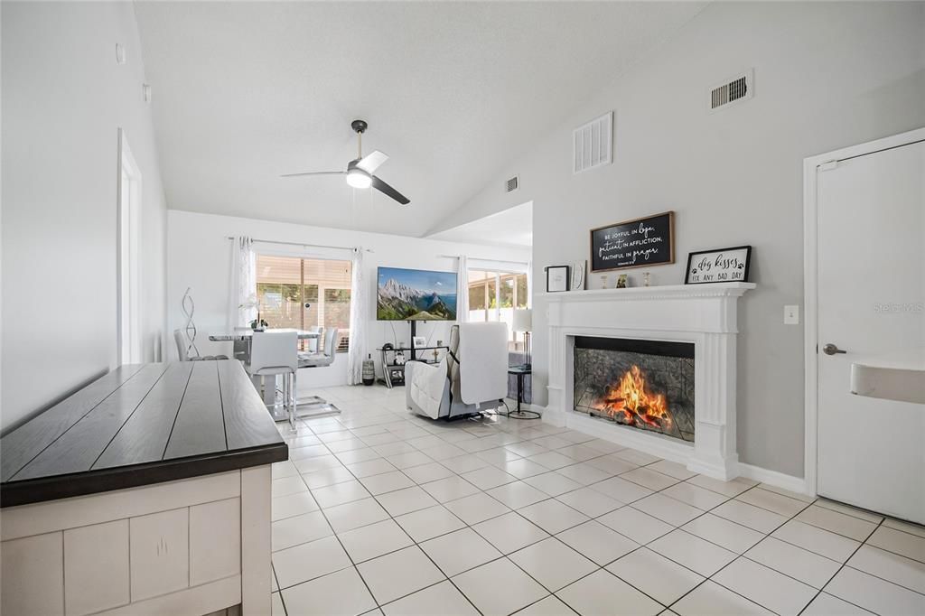 Activo con contrato: $299,900 (3 camas, 2 baños, 1232 Pies cuadrados)