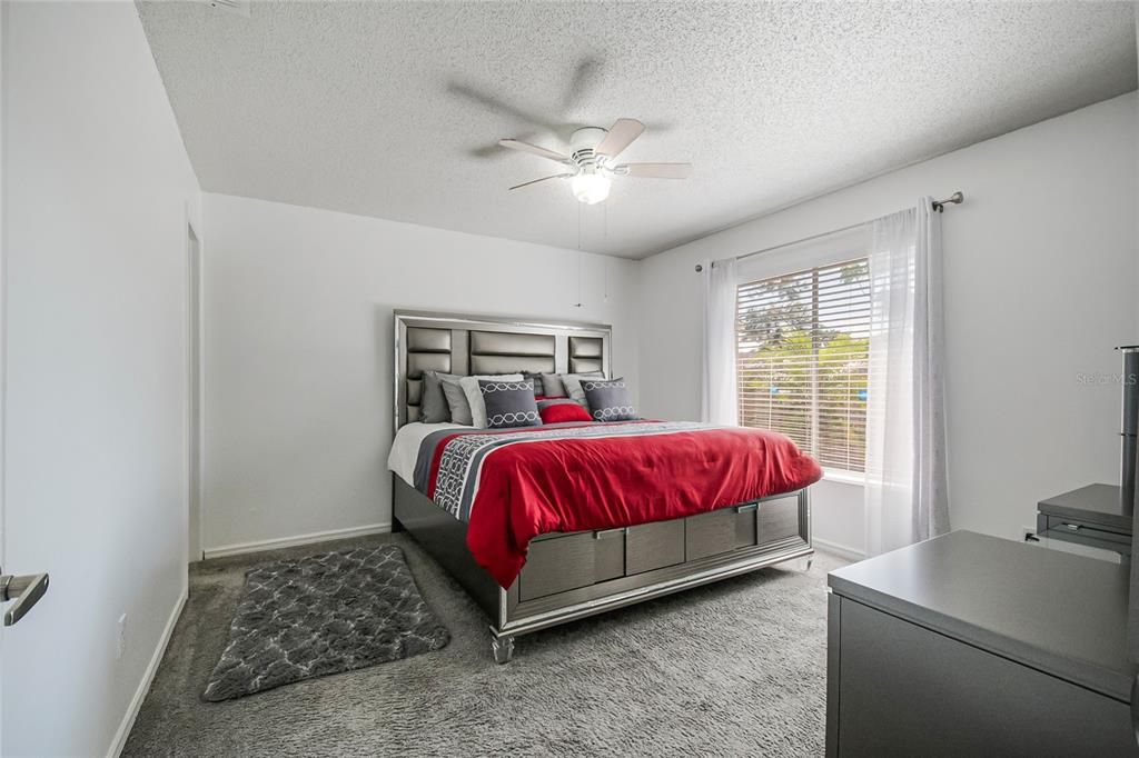 Activo con contrato: $299,900 (3 camas, 2 baños, 1232 Pies cuadrados)