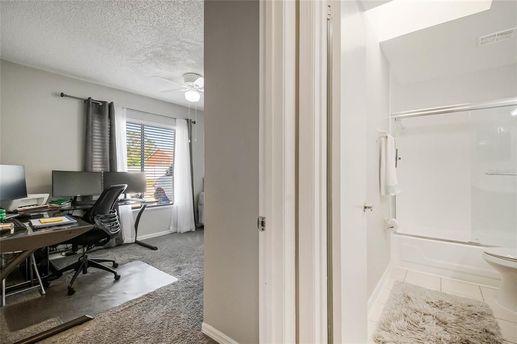 Activo con contrato: $299,900 (3 camas, 2 baños, 1232 Pies cuadrados)