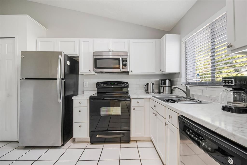 Activo con contrato: $299,900 (3 camas, 2 baños, 1232 Pies cuadrados)