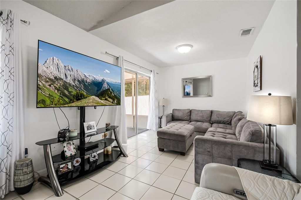 Activo con contrato: $299,900 (3 camas, 2 baños, 1232 Pies cuadrados)