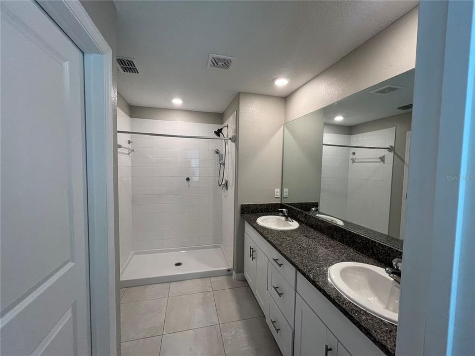 For Rent: $2,700 (6 beds, 3 baths, 2578 Square Feet)