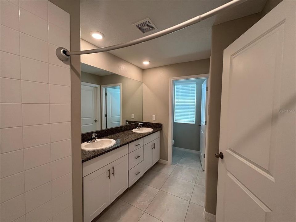 For Rent: $2,700 (6 beds, 3 baths, 2578 Square Feet)