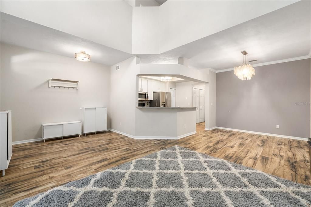 Active With Contract: $254,900 (2 beds, 2 baths, 1588 Square Feet)