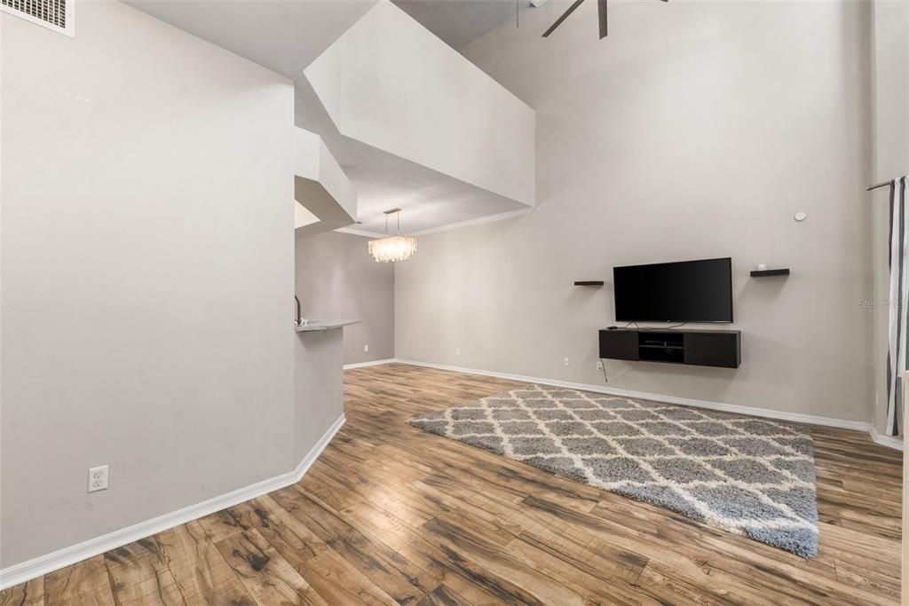 Active With Contract: $254,900 (2 beds, 2 baths, 1588 Square Feet)