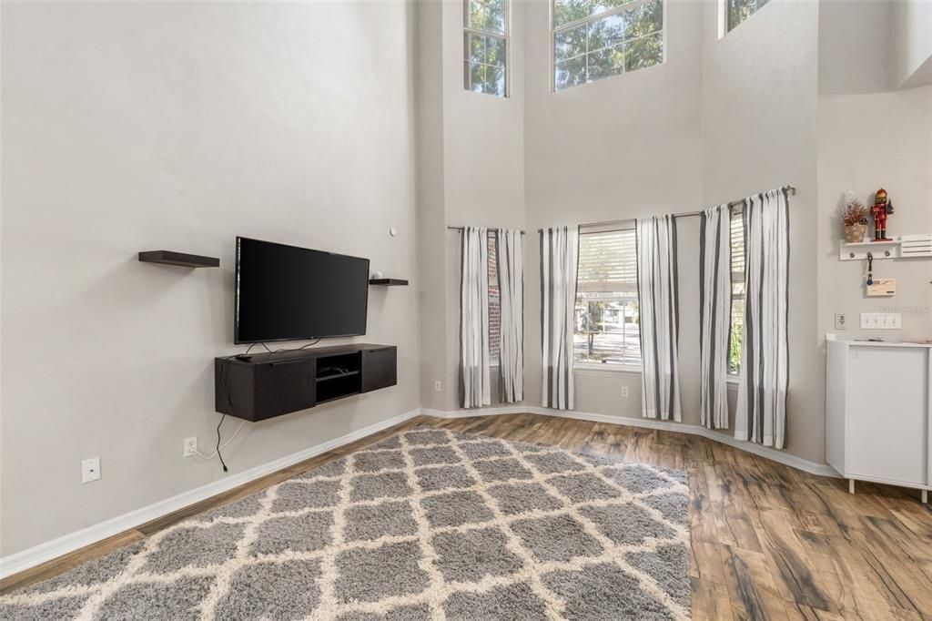 Active With Contract: $254,900 (2 beds, 2 baths, 1588 Square Feet)