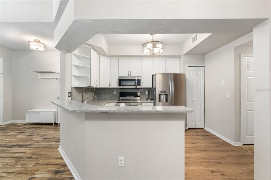 Active With Contract: $254,900 (2 beds, 2 baths, 1588 Square Feet)