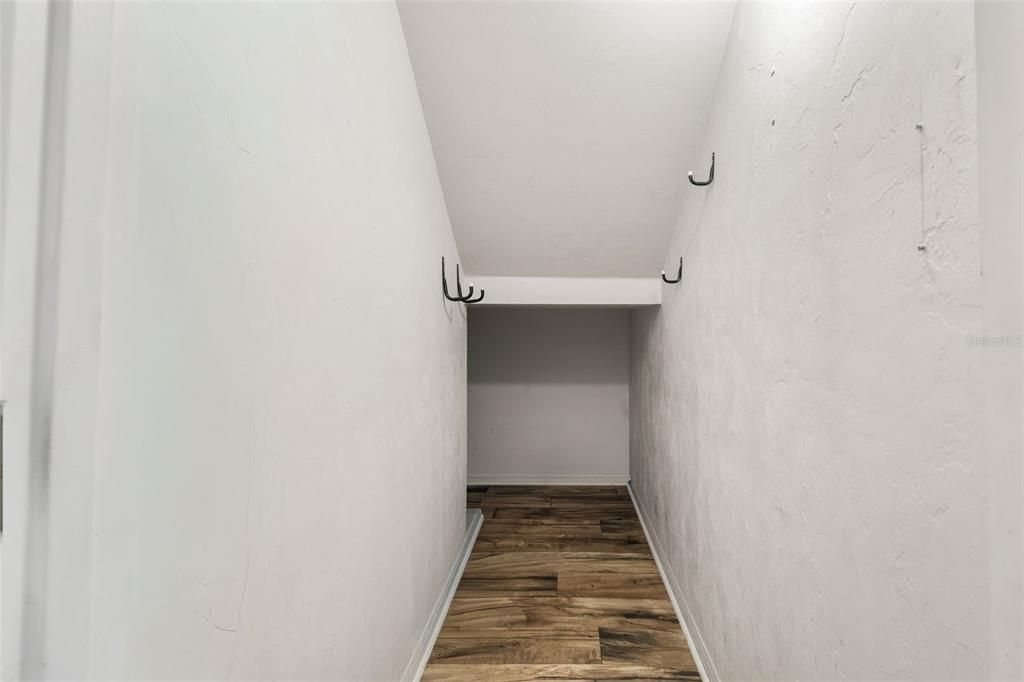 Active With Contract: $254,900 (2 beds, 2 baths, 1588 Square Feet)