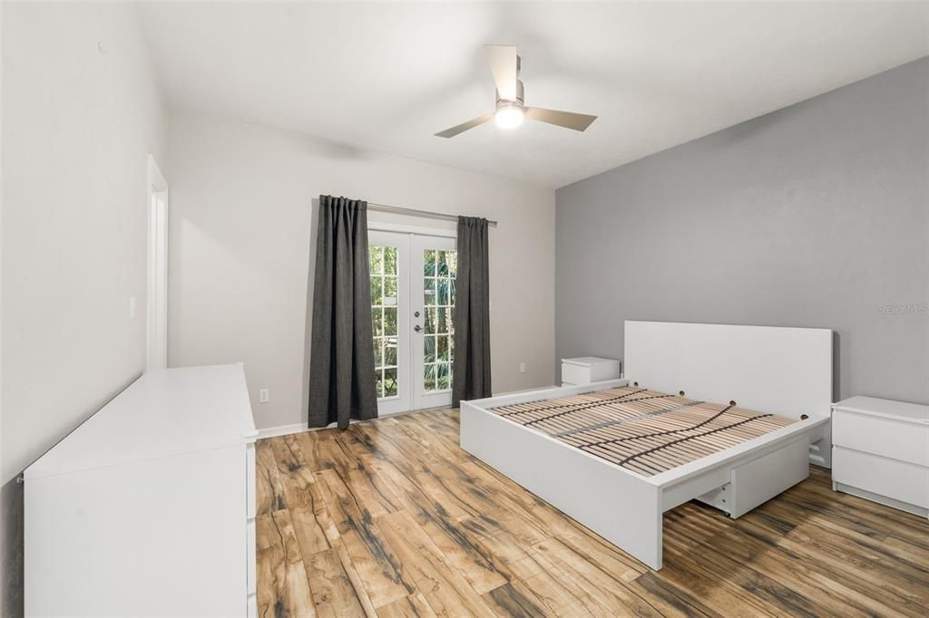 Active With Contract: $254,900 (2 beds, 2 baths, 1588 Square Feet)