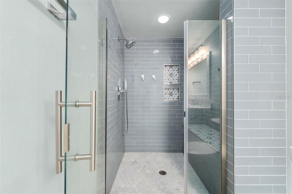 Active With Contract: $254,900 (2 beds, 2 baths, 1588 Square Feet)