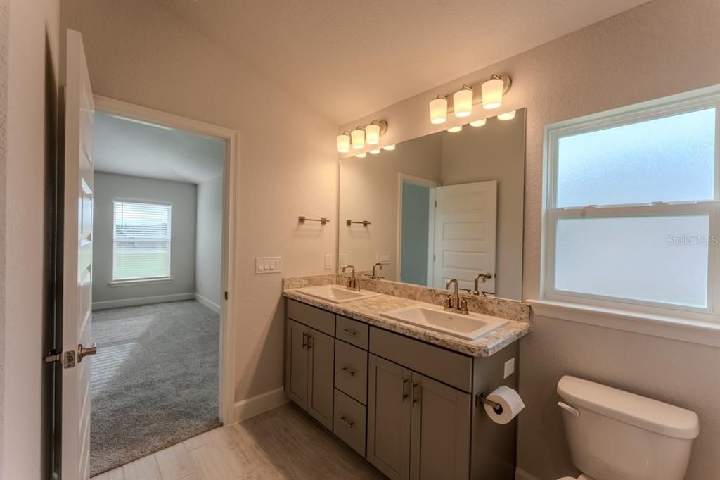 待售: $304,000 (4 贝兹, 2 浴室, 1820 平方英尺)