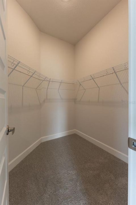 待售: $304,000 (4 贝兹, 2 浴室, 1820 平方英尺)