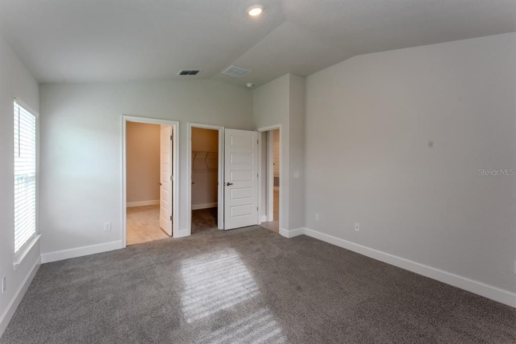 待售: $304,000 (4 贝兹, 2 浴室, 1820 平方英尺)