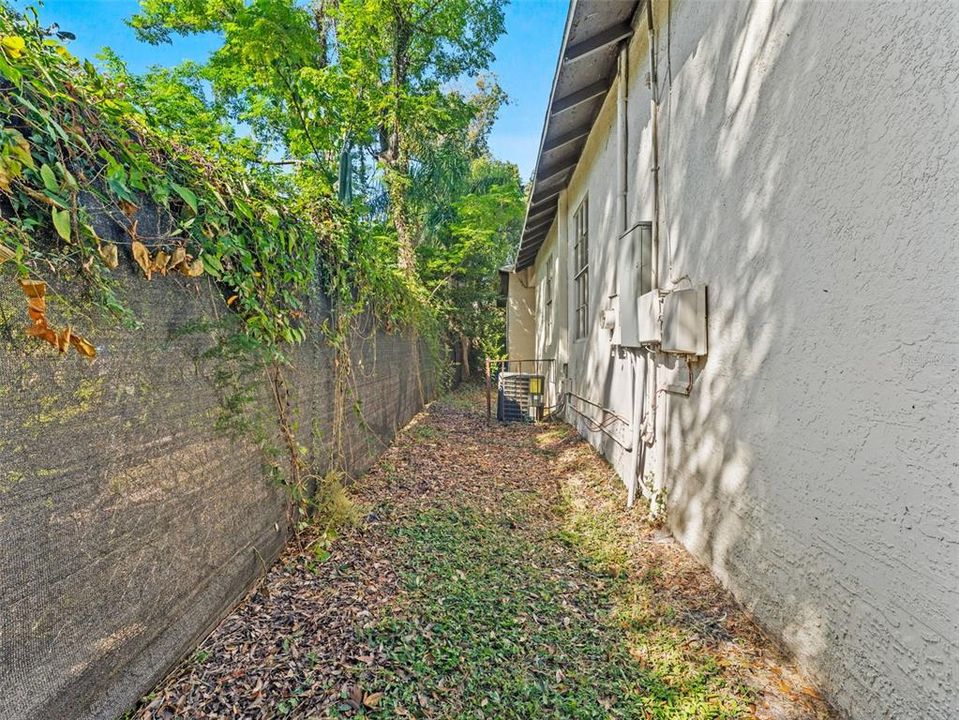 For Rent: $1,999 (4 beds, 2 baths, 1691 Square Feet)