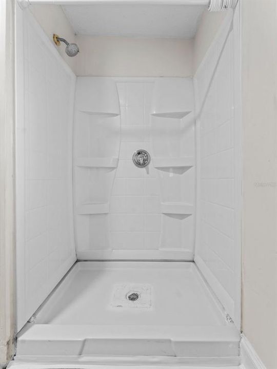 For Rent: $1,999 (4 beds, 2 baths, 1691 Square Feet)