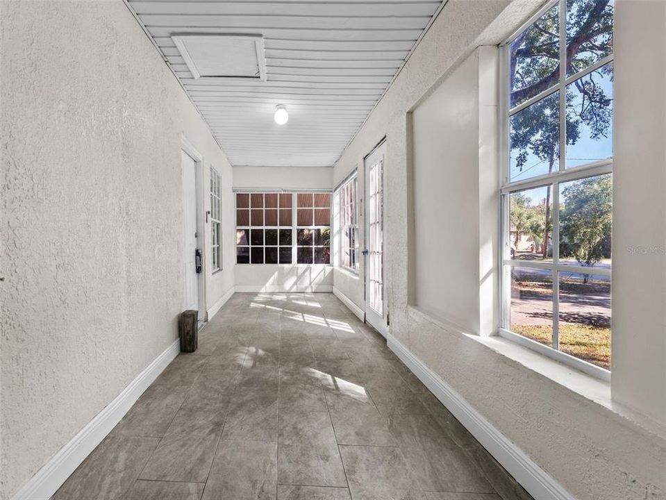 For Rent: $1,999 (4 beds, 2 baths, 1691 Square Feet)