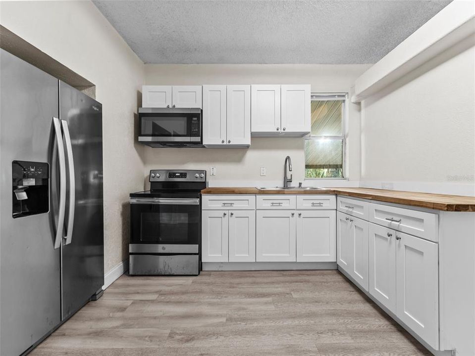 For Rent: $1,999 (4 beds, 2 baths, 1691 Square Feet)