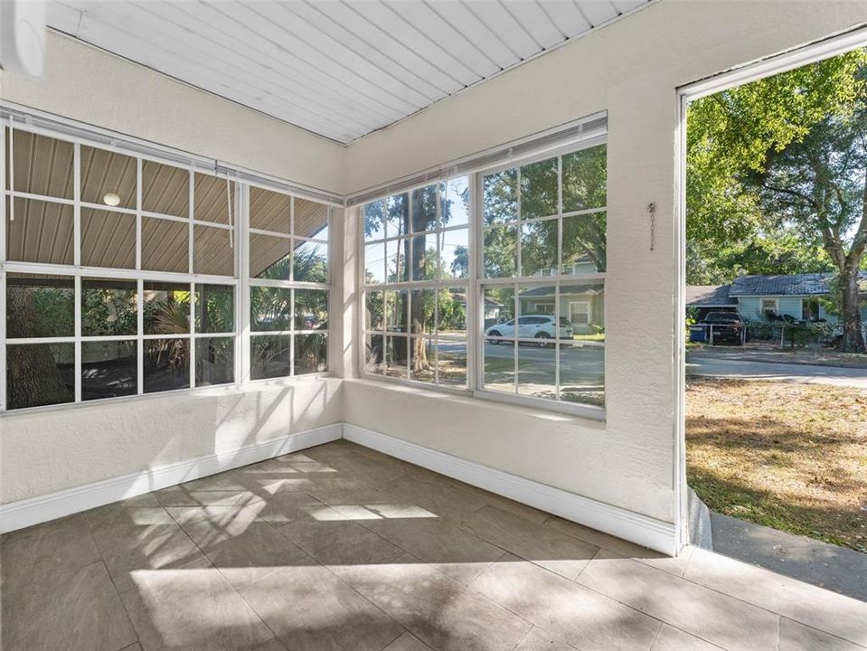 For Rent: $1,999 (4 beds, 2 baths, 1691 Square Feet)