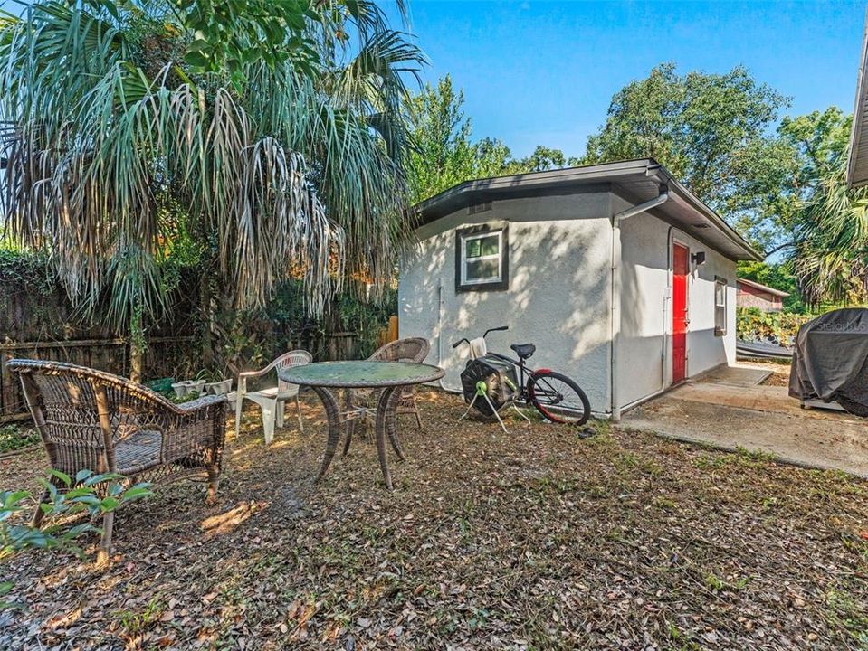 For Rent: $1,999 (4 beds, 2 baths, 1691 Square Feet)