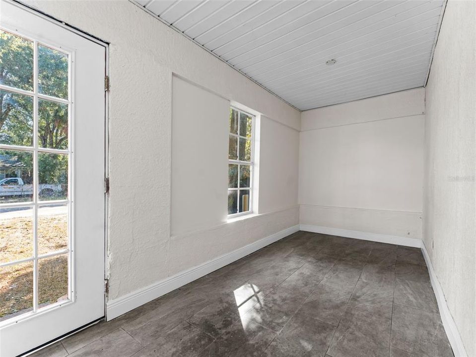 For Rent: $1,999 (4 beds, 2 baths, 1691 Square Feet)