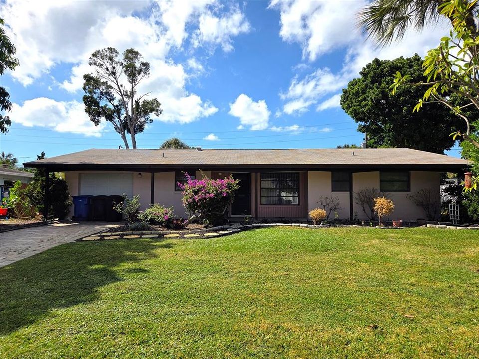 Recently Sold: $375,000 (3 beds, 2 baths, 1299 Square Feet)