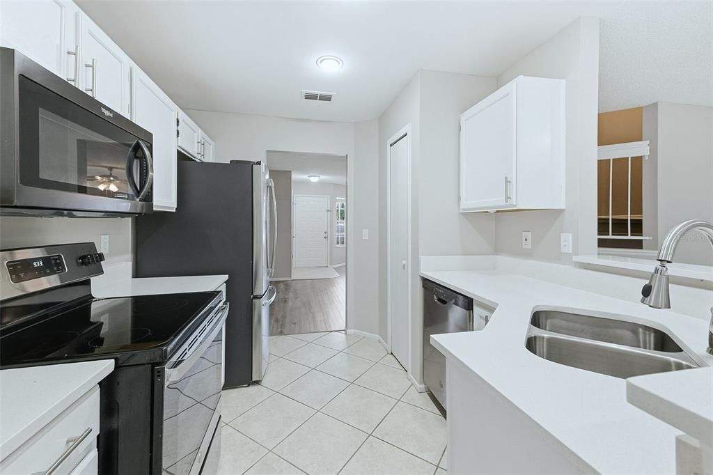 Active With Contract: $290,000 (3 beds, 2 baths, 1524 Square Feet)