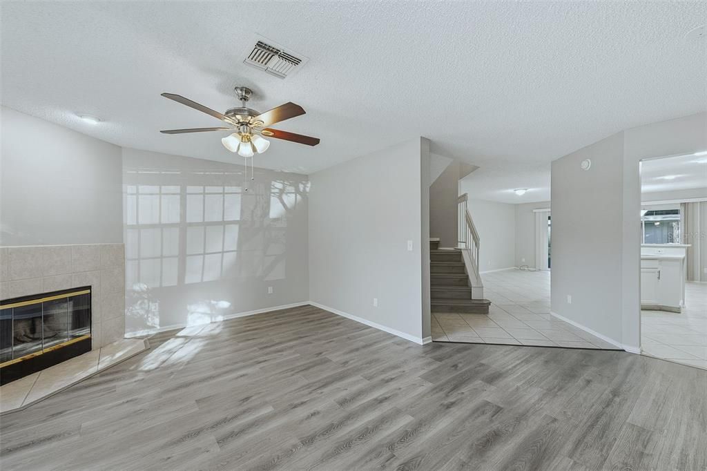 Active With Contract: $290,000 (3 beds, 2 baths, 1524 Square Feet)