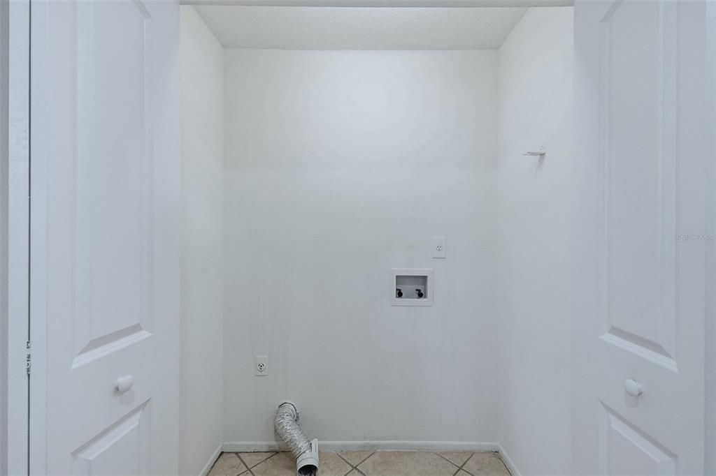 Active With Contract: $290,000 (3 beds, 2 baths, 1524 Square Feet)