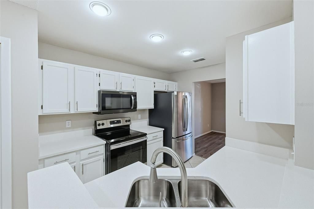 Active With Contract: $290,000 (3 beds, 2 baths, 1524 Square Feet)