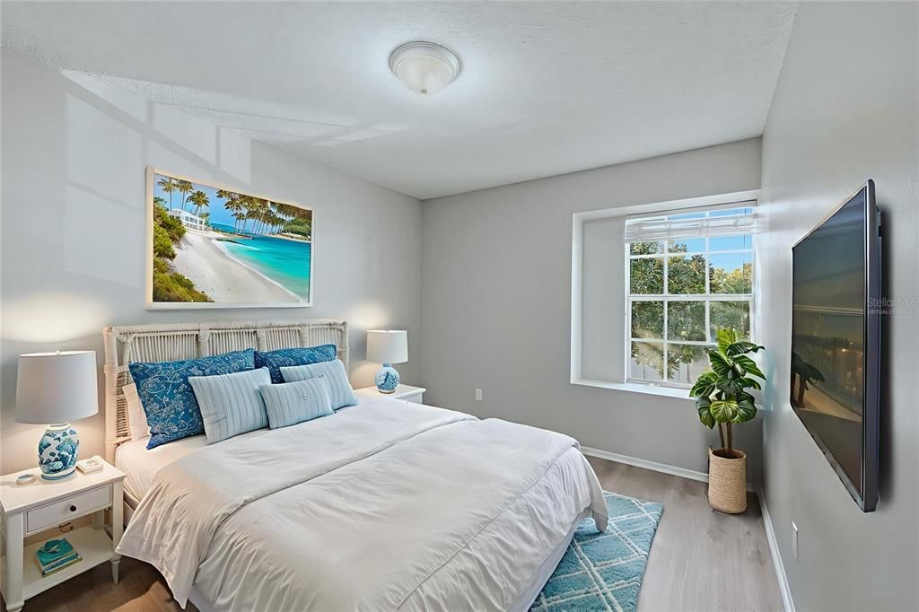 Active With Contract: $290,000 (3 beds, 2 baths, 1524 Square Feet)