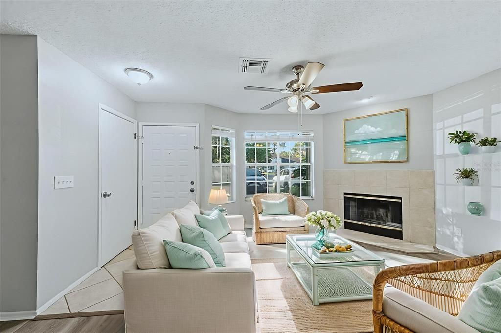 Active With Contract: $290,000 (3 beds, 2 baths, 1524 Square Feet)