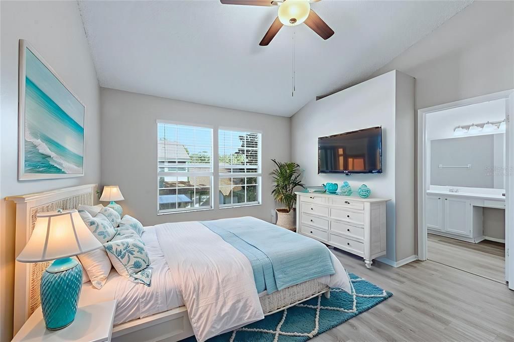 Active With Contract: $290,000 (3 beds, 2 baths, 1524 Square Feet)