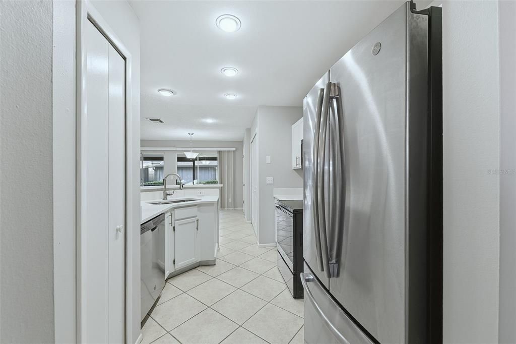 Active With Contract: $290,000 (3 beds, 2 baths, 1524 Square Feet)