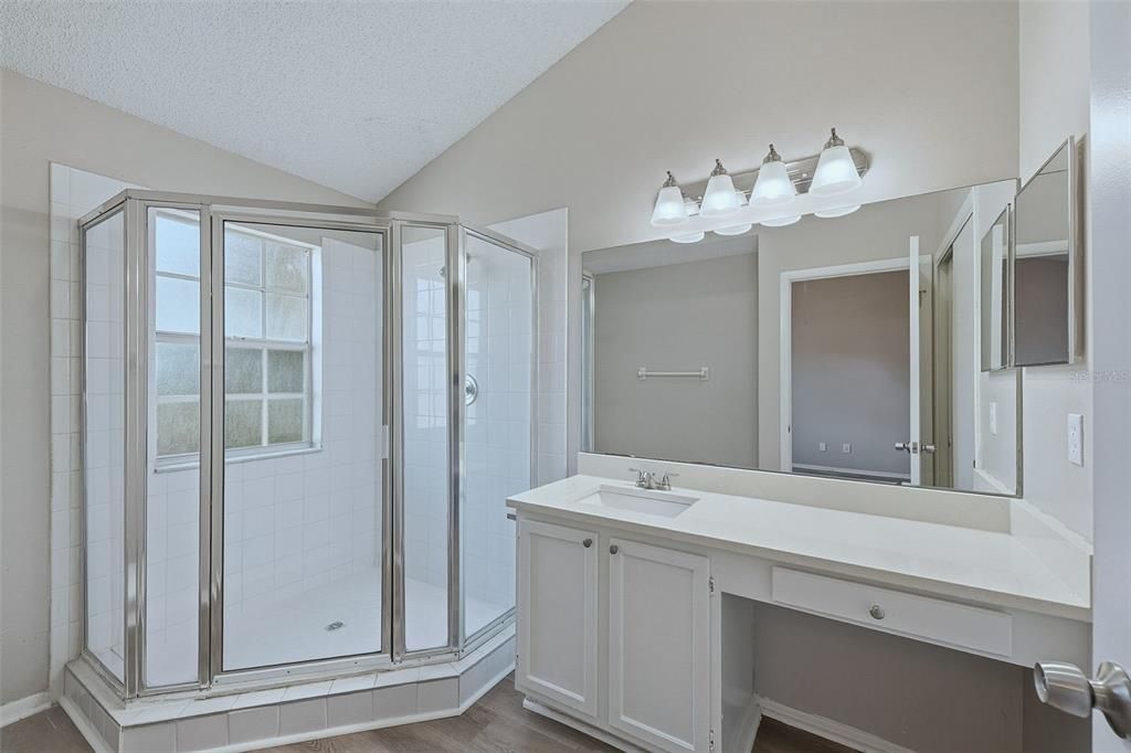 Active With Contract: $290,000 (3 beds, 2 baths, 1524 Square Feet)