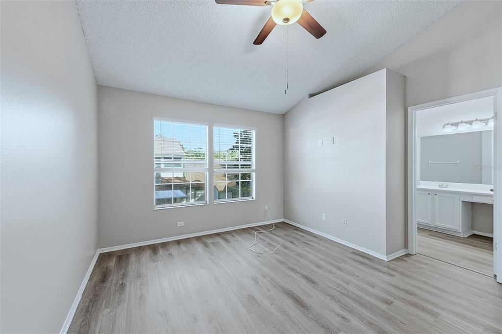 Active With Contract: $290,000 (3 beds, 2 baths, 1524 Square Feet)