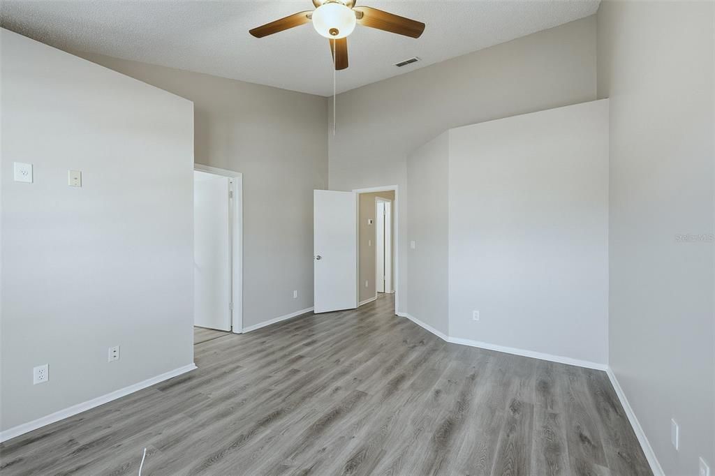 Active With Contract: $290,000 (3 beds, 2 baths, 1524 Square Feet)