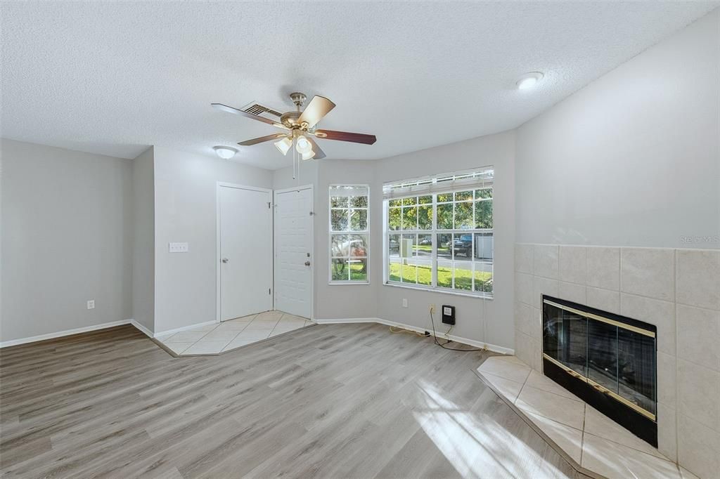 Active With Contract: $290,000 (3 beds, 2 baths, 1524 Square Feet)